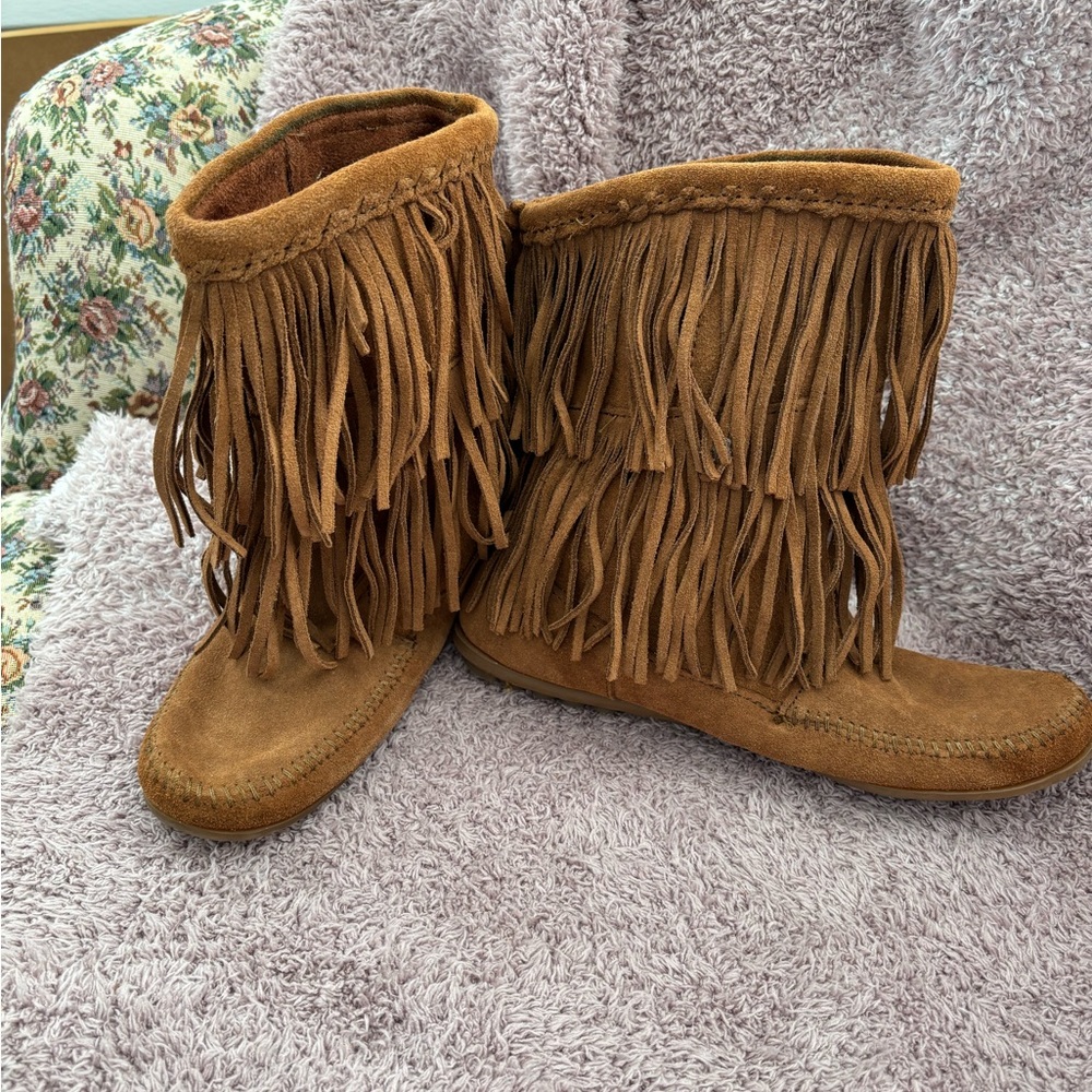 Minnetonka Size 9 Women's Brown Double Fringe Slip On Moccasin Mid calf